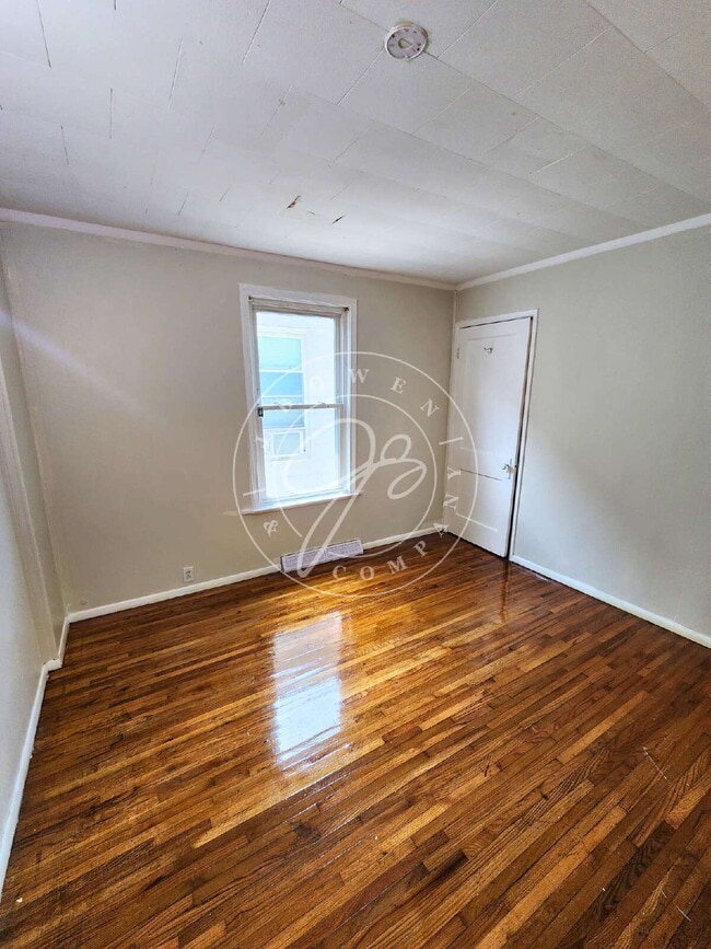 Building Photo - Adorable Updated 3 Bedroom Bungalow Near Downtown & Tony Packo's!