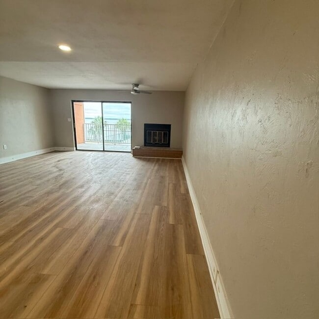 Building Photo - Bay Front Condo for Rent