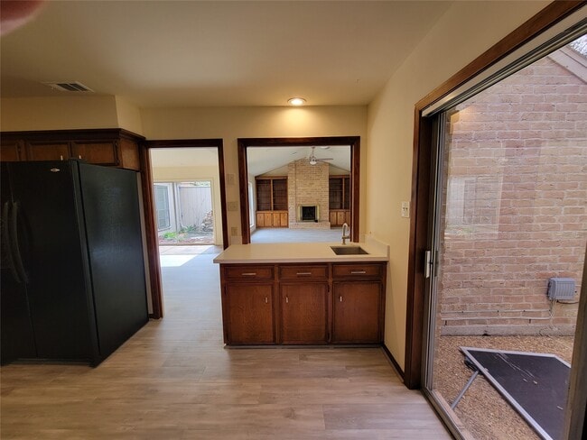 Building Photo - 406 Fox Briar Ln