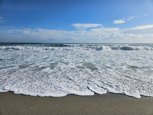 Building Photo - 207 Mainsail Cir