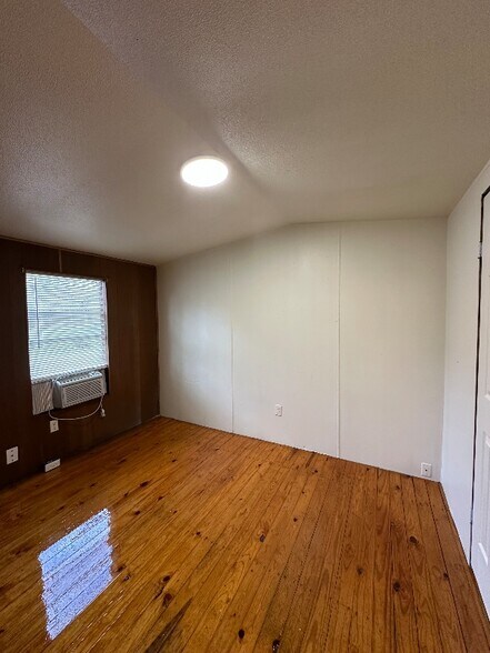 Building Photo - 85 Young Rd