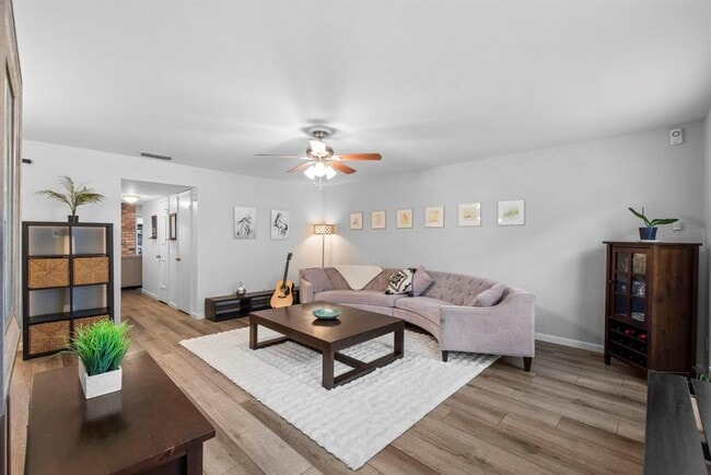 Building Photo - 10328 Briar Forest Dr