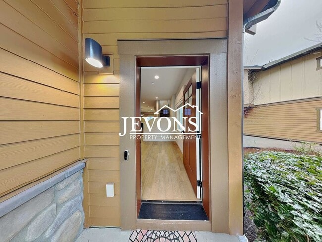 Building Photo - Coming soon! Modern Townhome Living in Prime Issaquah Location