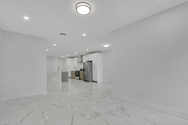 Building Photo - 400 Bella Sol Way