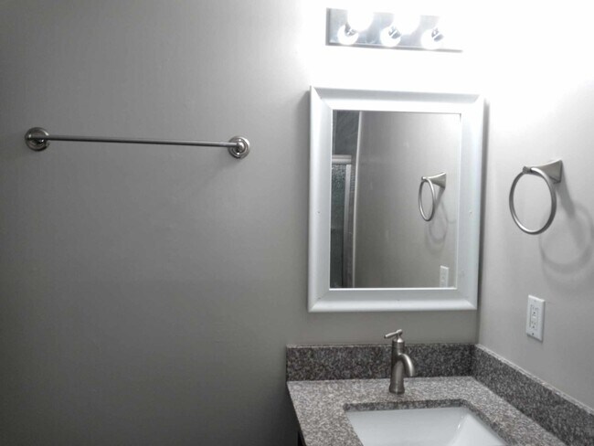 Building Photo - 440 N Oceana Blvd