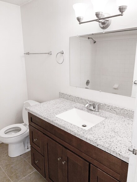 Building Photo - 7 Village Rock Ln