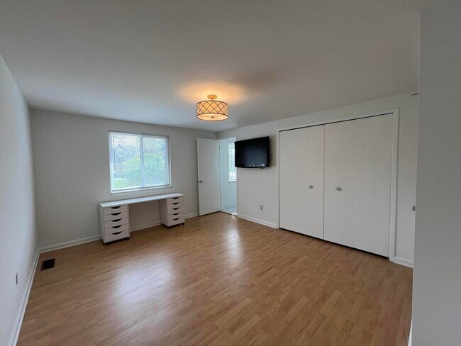 Building Photo - 4033 Ramblewood Dr