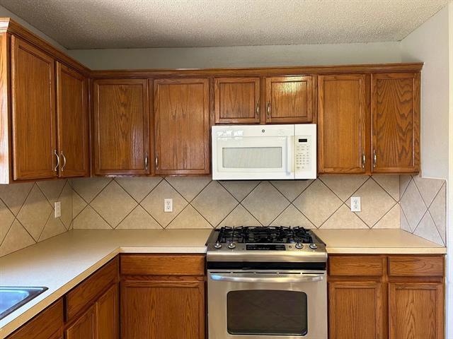Building Photo - 2404 Texoma Dr