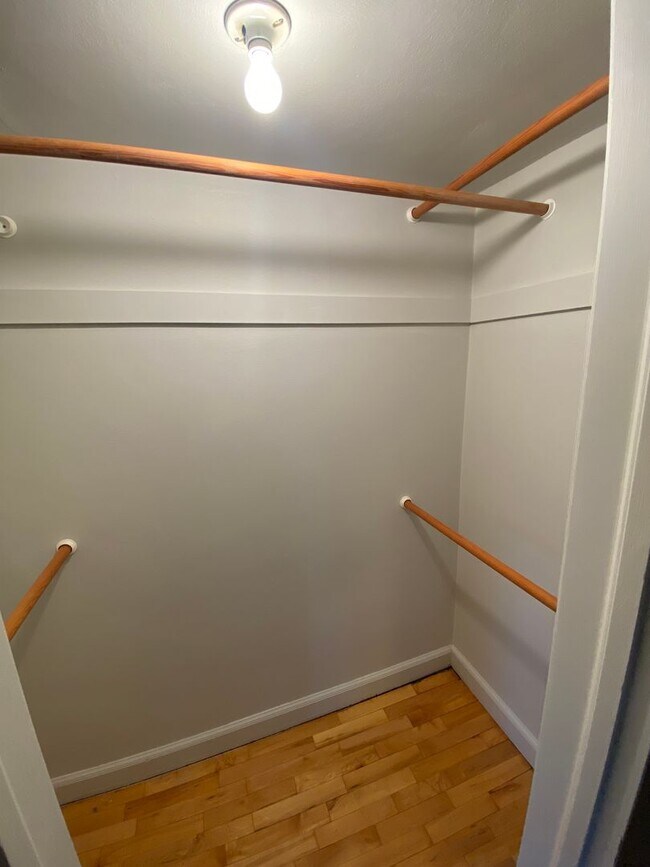 Building Photo - 2409 Omro Rd