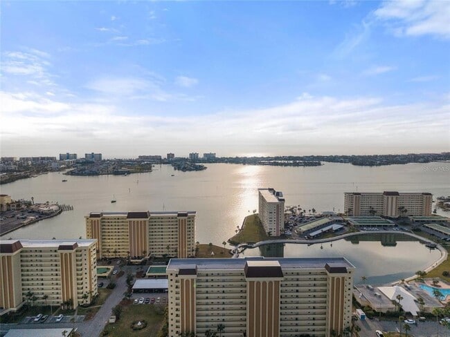 Building Photo - 4775 Cove Cir