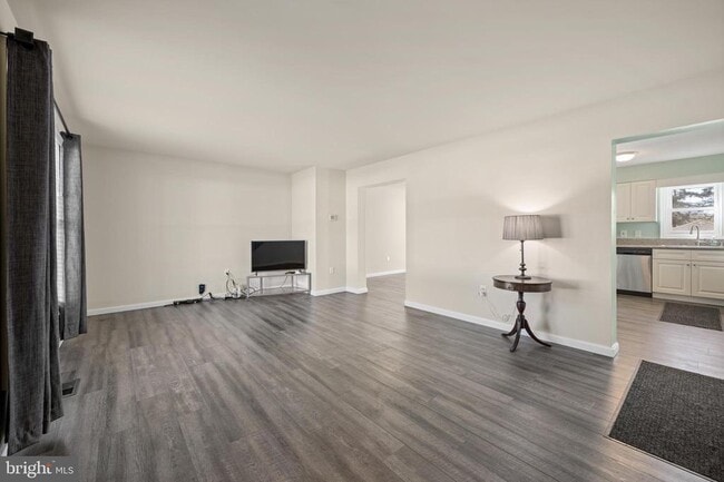 Building Photo - 143 Curtis Ave