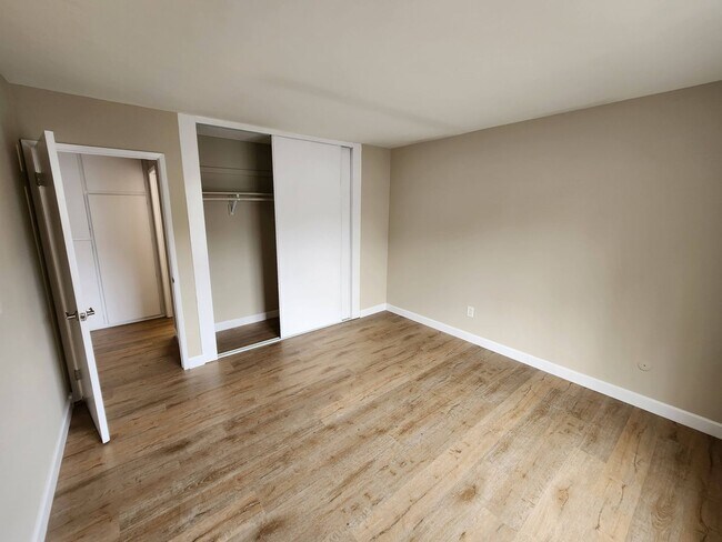 Building Photo - 2BR/1BA San Carlos - Carefree San Carlos Community - Upper Unit