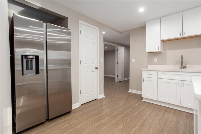 Building Photo - 5647 Queensborough Dr