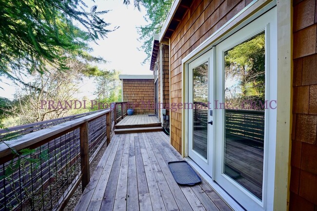 Building Photo - Quintessential Mill Valley Home Nestled in...