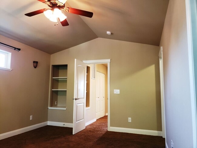 Building Photo - Lovely 3 Bedroom Home with 2 Car Garage