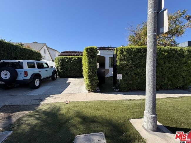 Building Photo - 1123 S Clark Dr