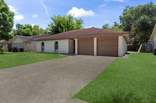 Building Photo - 6811 Feather Creek Dr