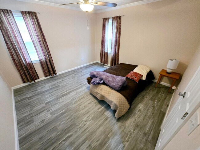 Building Photo - Amazing 4 bed room 3 bathroom home in the country with a large Private lot fully updated!!!!!!!