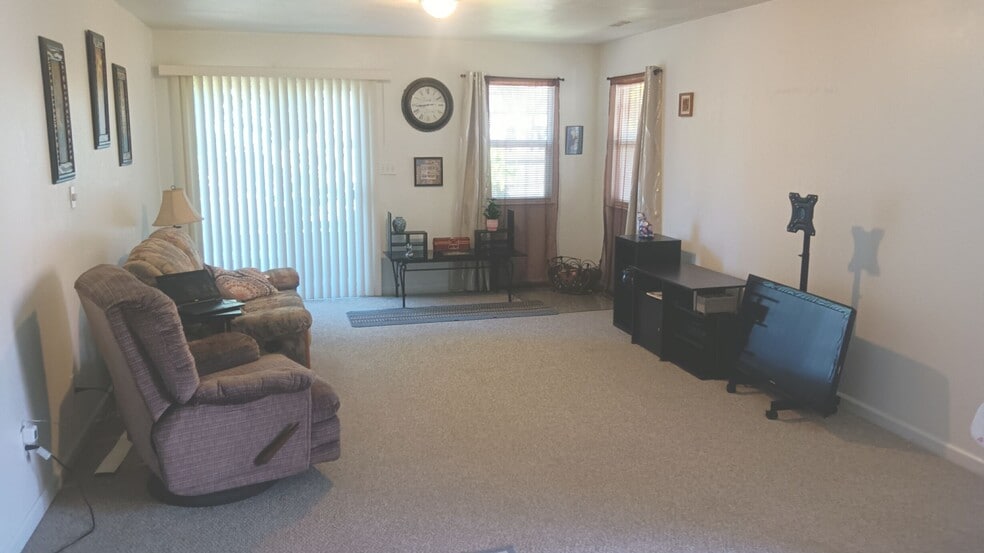 Building Photo - 1508 Redwood St