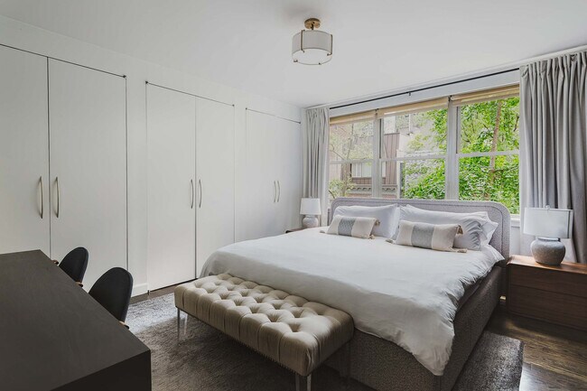 Building Photo - 323 E 51st St