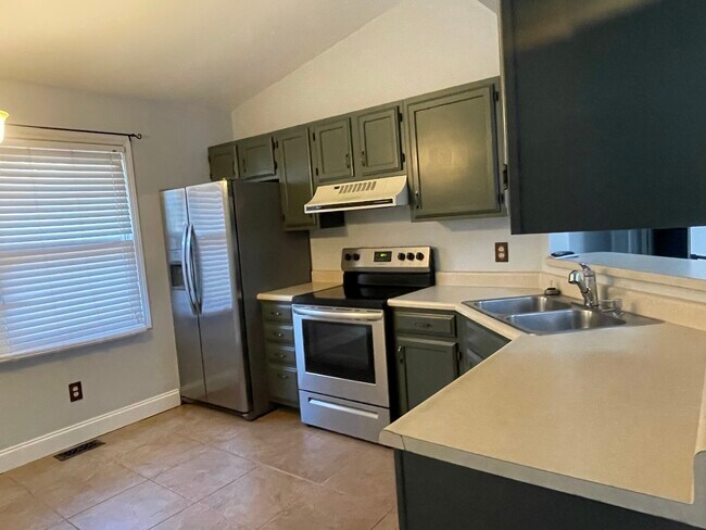 Building Photo - 3808 Raintree Dr