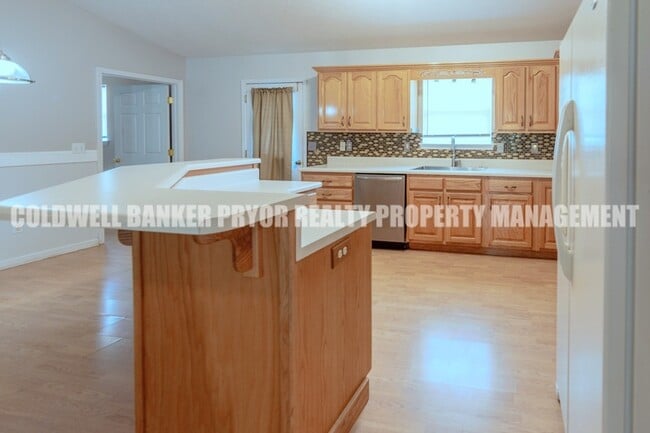Building Photo - 295 Sky Dr