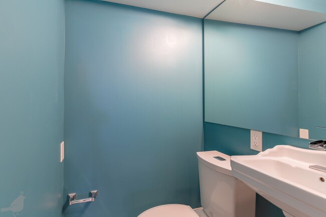 Building Photo - Classy Columbia Heights Row Home! 1/2 Off ...