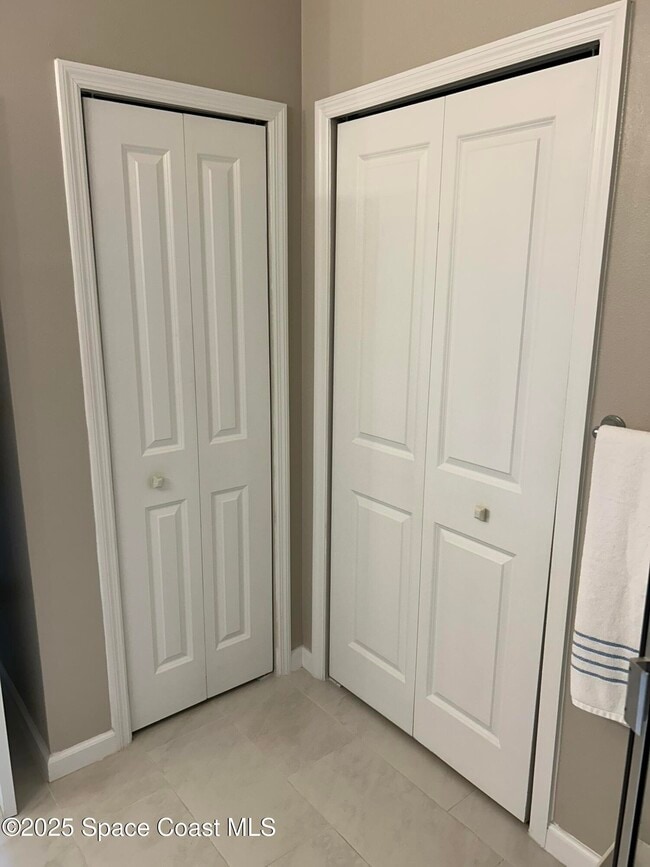 Building Photo - 3931 Playa Del Sol Dr