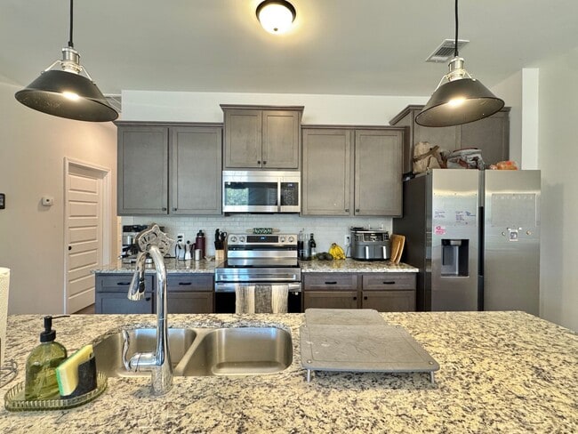 Building Photo - AVAILABLE NOVEMBER [PET FRIENDLY]