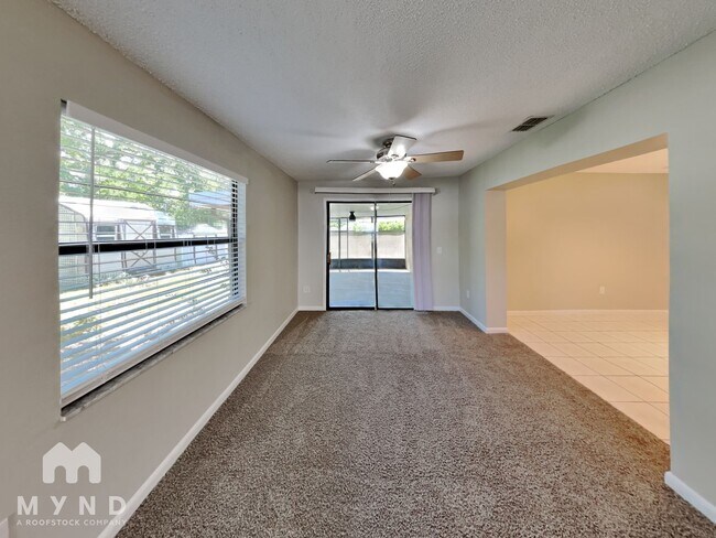 Building Photo - 11136 Mercedes St