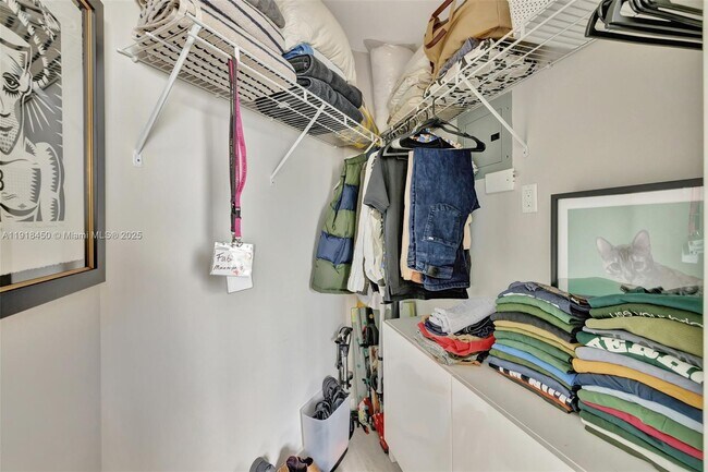 Building Photo - 315 NE 3rd Ave