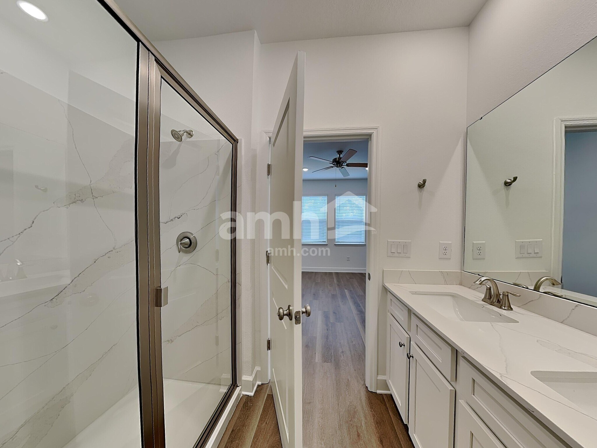 Building Photo - 16422 Cheyanne Ct