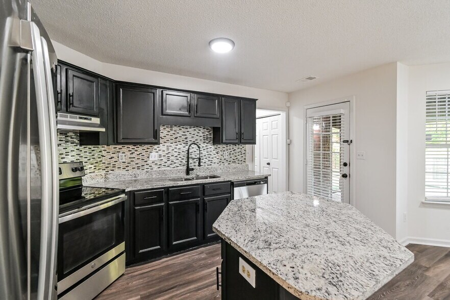 Building Photo - 7159 Creekside Dr