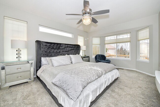 Building Photo - Spacious 2-Story with Mountain Views School District-20