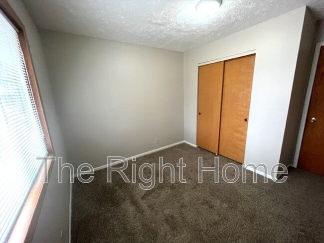 Building Photo - 23607 Walnut Cir