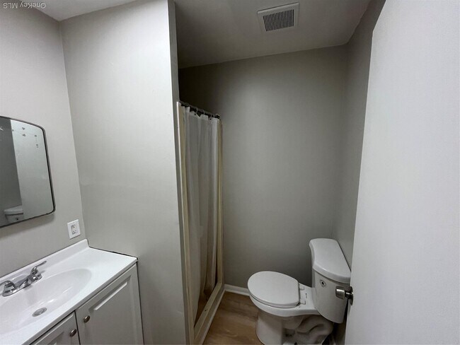 Building Photo - 201 Main St