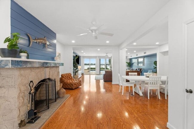 Building Photo - 114 S Lake Dr