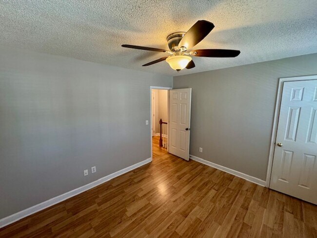 Building Photo - Elegant 2-Story Townhome with Sunroom & Lu...