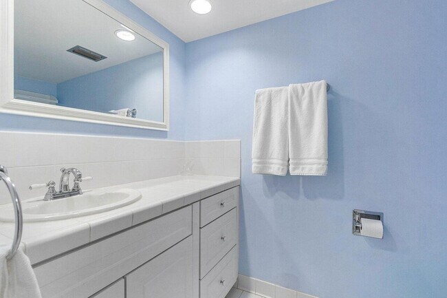 Building Photo - 2800 N Ocean Dr