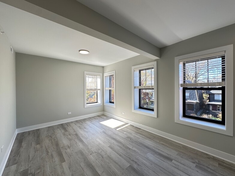 Building Photo - 1144 Oak Ave