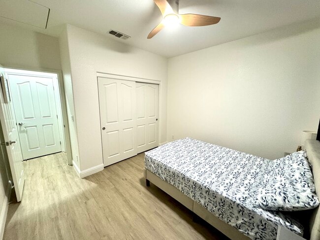 Building Photo - 464 W Callado Ave