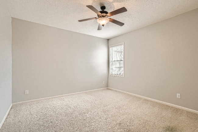 Building Photo - 9136 Scenic View Cir