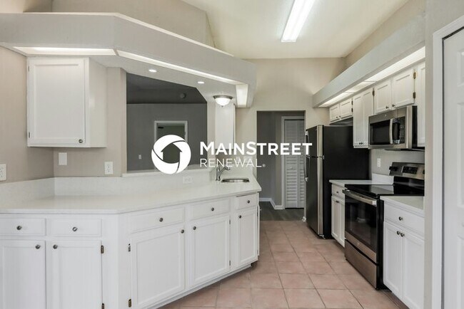 Building Photo - 3 Bedroom Pet-Friendly Home in Jacksonville, FL with Main Street Renewal