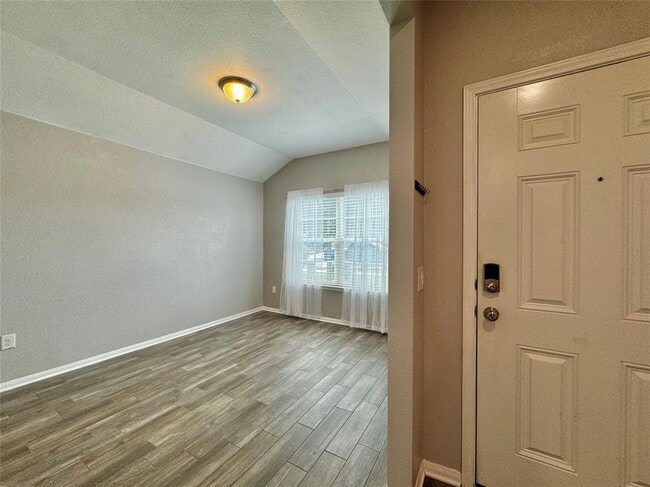 Building Photo - 715 Luna Vista Dr