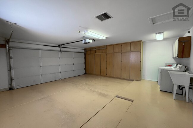 Building Photo - 17211 N Desert Glen Dr