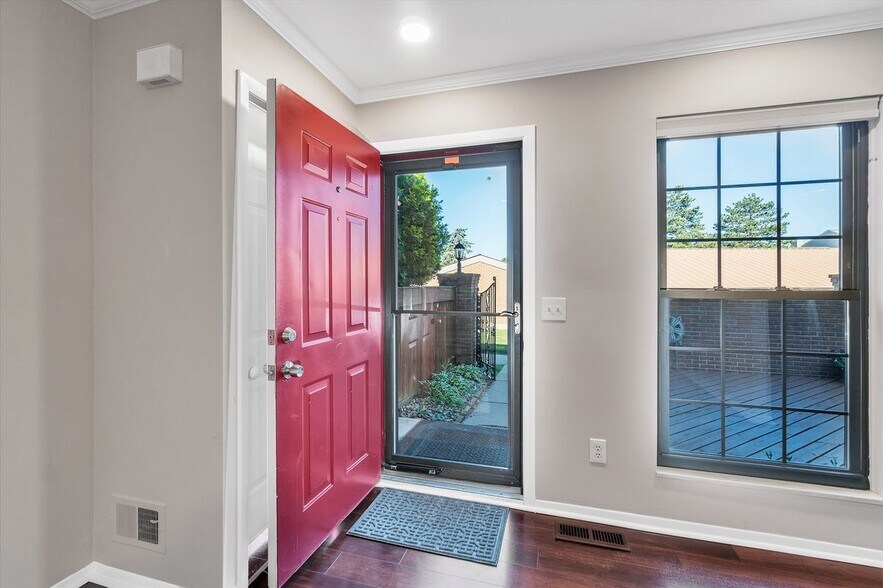 Building Photo - 22224 Edgewater