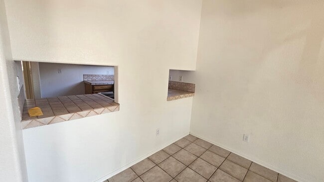 Building Photo - 1514 E 28th Ave