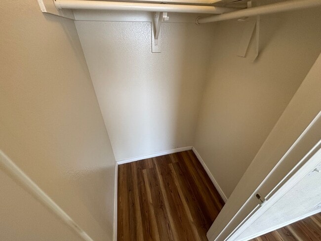 Building Photo - Beautiful 3Bed/3Bath Townhome w/ Garage lo...
