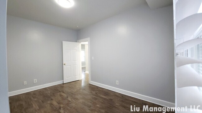 Building Photo - 1029 N Holmes Ave