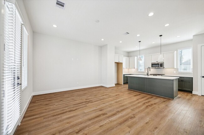 Building Photo - 520 Janisch Rd